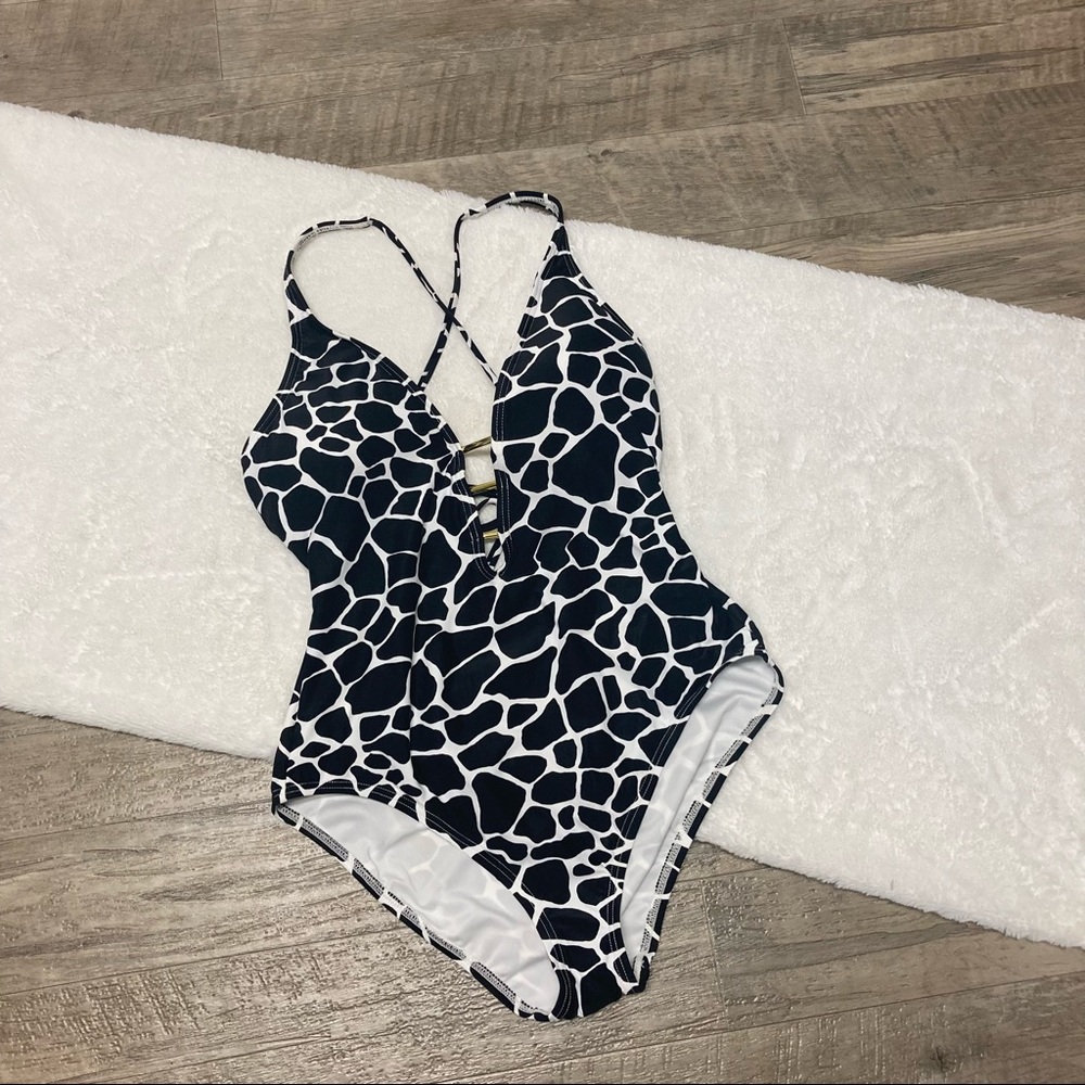 Carmen Marc Valvo one piece black & white swimsuit - 12